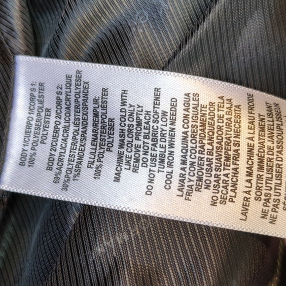 Calvin Klein Performance Puffer Vest Diagonal Zipper - Picture 13 of 13